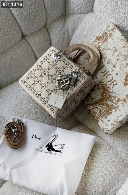 شنطة - Lady Dior زرقون / شامل علبة ( مربع )